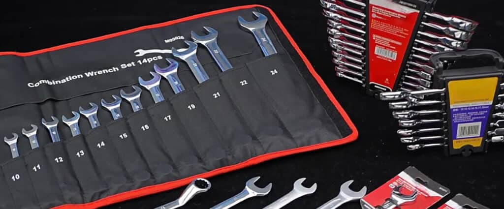 Wrench sets and wrenches
